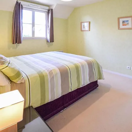 Beautiful In Port-en-bessin With 4 Bedrooms And Wifi