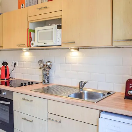 Beautiful In Port-en-bessin With 4 Bedrooms And Wifi *