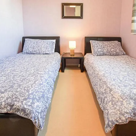 Beautiful In Port-en-bessin With 4 Bedrooms And Wifi