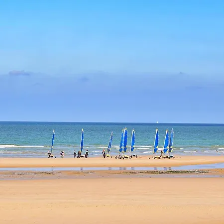 Beautiful In Port-en-bessin With 4 Bedrooms And Wifi Holiday home Port-en-Bessin-Huppain
