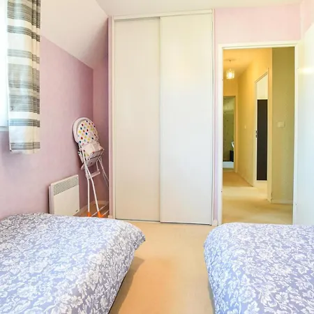 Beautiful In Port-en-bessin With 4 Bedrooms And Wifi Holiday home *
